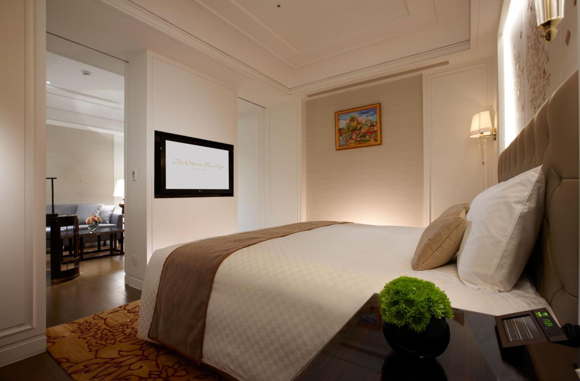 Готель The Okura Prestige Тайбей Екстер'єр фото A bedroom at the hotel
